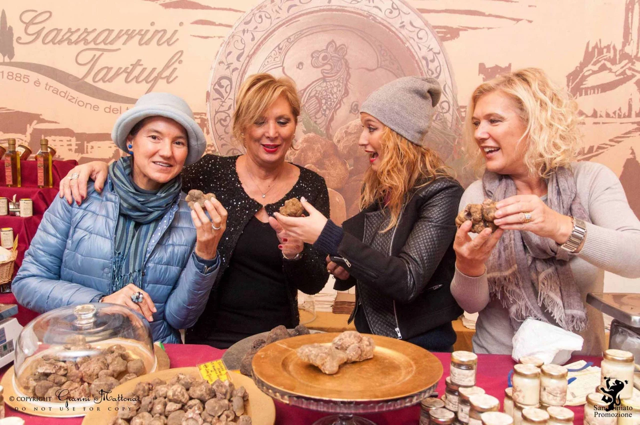 Quattro commercianti di tartufo alla mostra mercato del tartufo di San Miniato