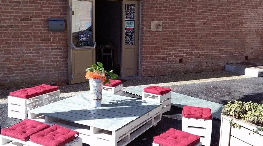 Ostello per i pellegrini della via francigena soluzione economica per alloggiare una notte o due