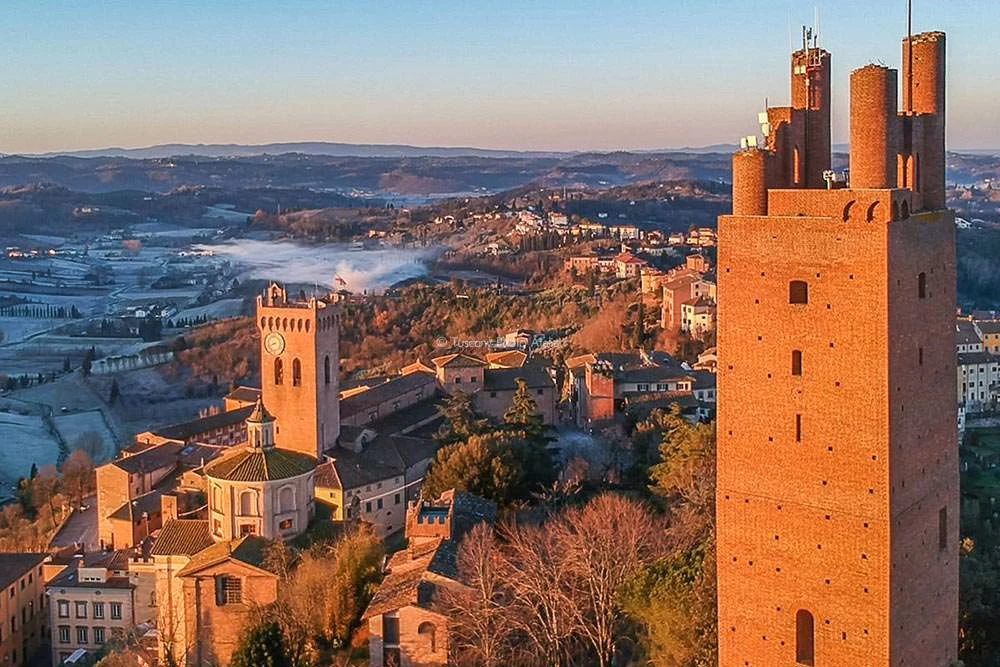 Vista di due musei a San Miniato, la torre di Federico II e la Torre di Matilde